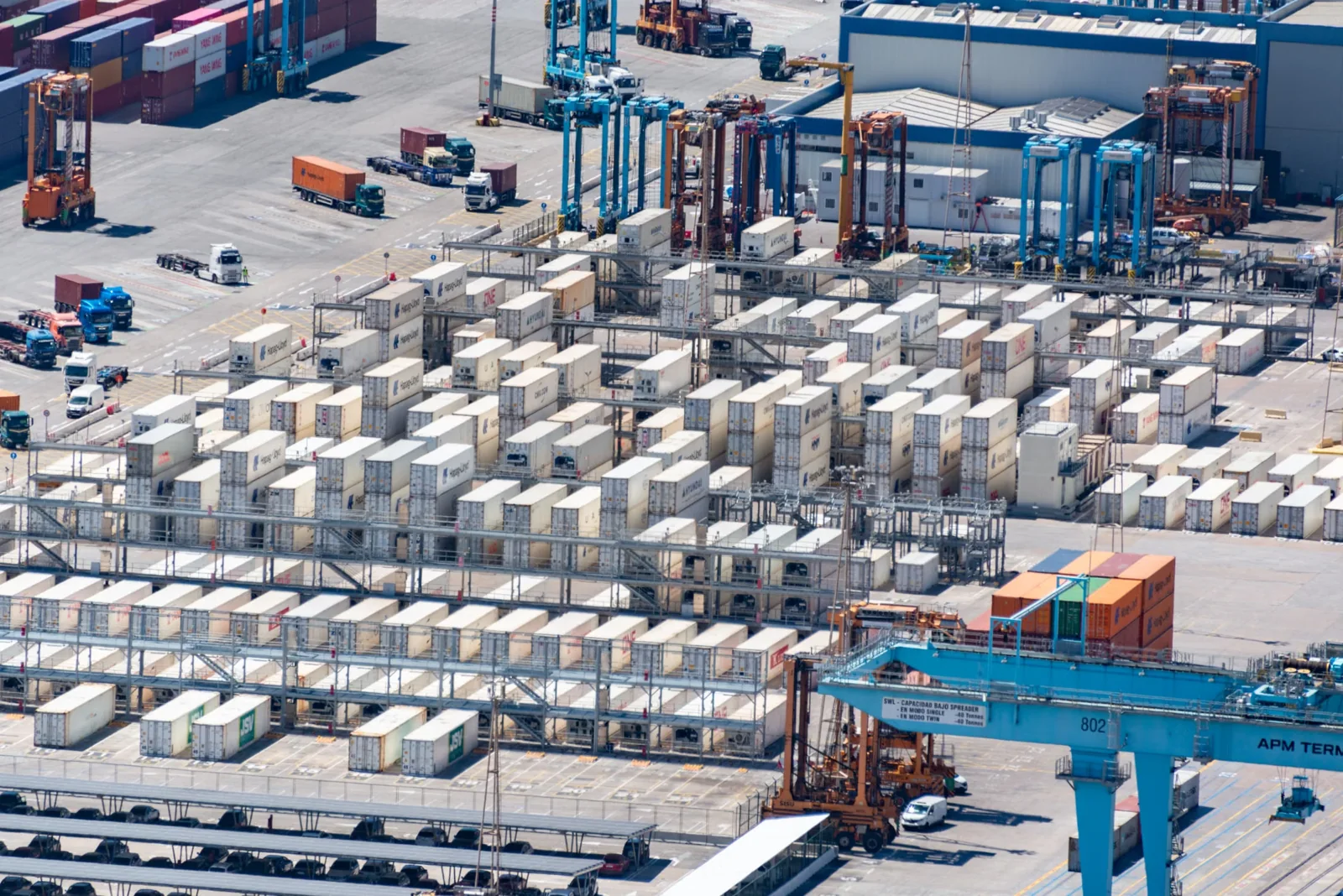 Container logistics and vehicle coordination